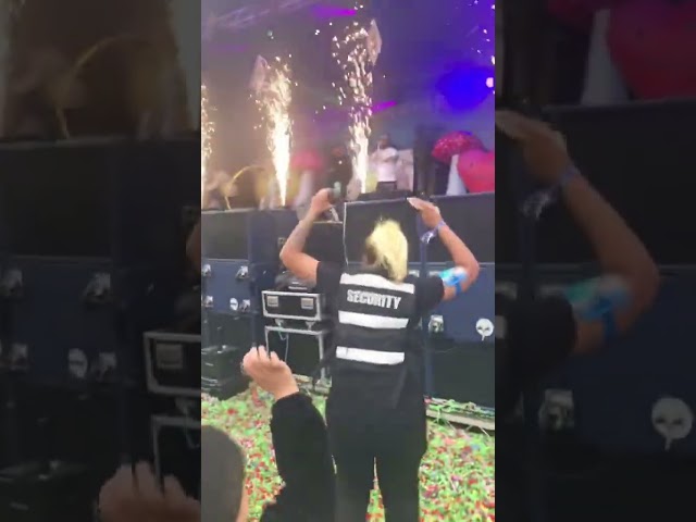 that security girl is vibing haaaard #dnb #drumandbass #shorts