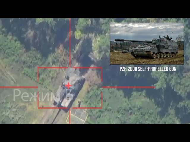 Russian soldiers discovered the location of the 55-ton PzH 2000 self-propelled gun and destroyed it.