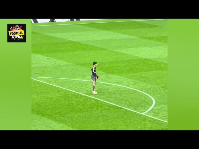 🥹Senne Lammens EMOTIONAL REACTION as United fans Sang NEW CHANTS for him on his DEBUT vs Sunderland