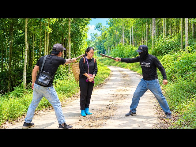 Single Mother Living in the Forest – Building a New Life and Developing a Farm from Scratch.