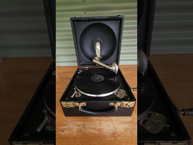 Playing a 78 record on the restored Decca Gramophone from 1914