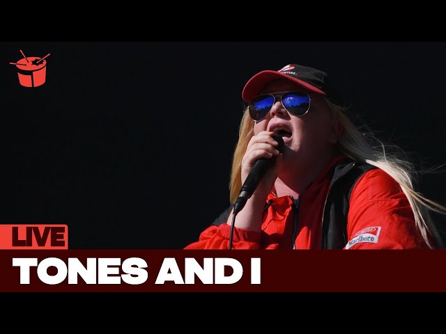 TONES AND I - 'Dance Monkey' LIVE (Splendour In The Grass 2019)