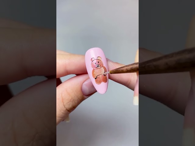 Bear-y sweet and perfect for Valentine’s Day! 🧸💖 This cute bear nails is ready to spread the love.