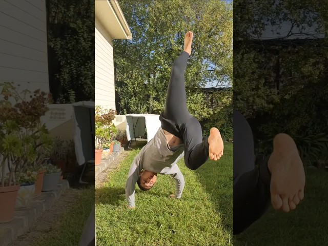 @JazzySkye teaches me how to flip around #seriespart5 #Rubik’s50th