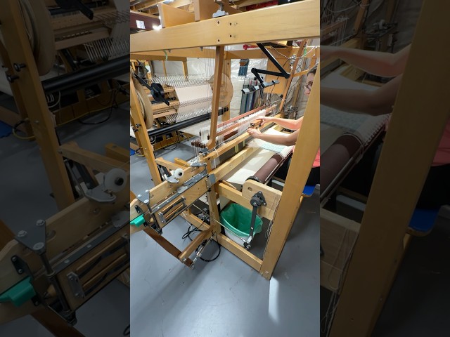 Double box fly shuttle in action