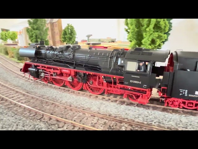 Spur1 Naumburg BMB die LOK 03.10 FILM Teil 2 zum Glück hat der Heizer im BW die Sandvorräte ergänzt😂