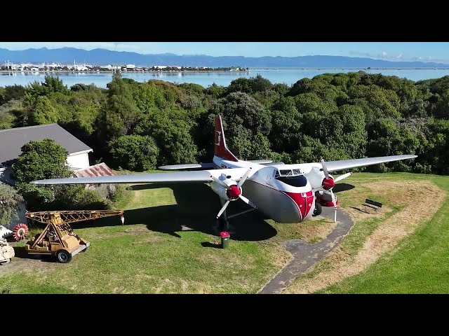 Tuku 25: Restoring the Bristol Freighter