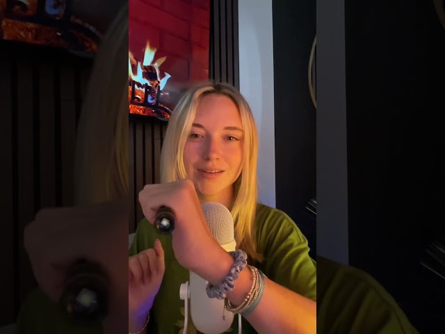 clicky whisper + light triggers =👨‍🍳💋 #asmr #tiktokasmr #visualasmr