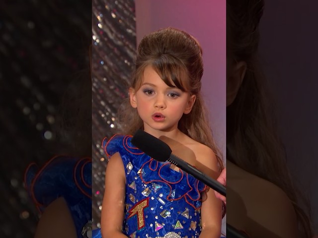 Chloe and Hank wow at the pageant 🫅 #TheThundermans