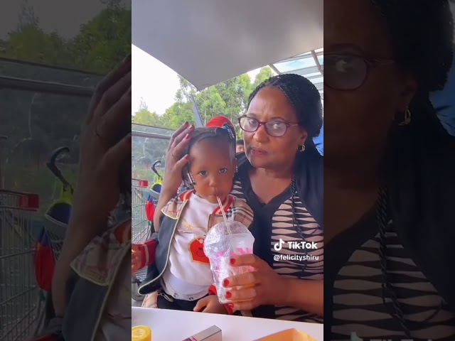 FELICITY SHIRU WITH HER MUM..NICE FAMILY ❤️❤️❤️