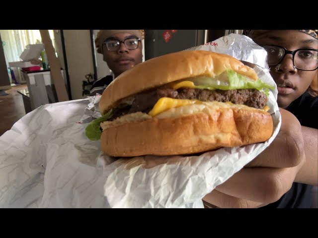 DONT CLICK ON THIS IF YOUR A WENDY’S FAN! (BRUTALLY REVIEWING KRABBY PATTY MEAL😬)