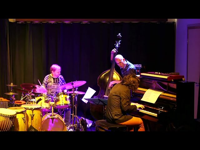 Full Circle | Word Out — live in Paris