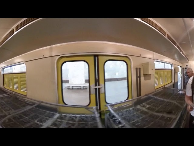 Метро 60fps [360x180]: ВЭКА - контактно-аккумуляторный электровоз