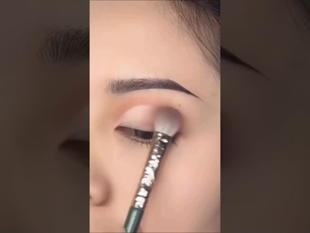 Beginner friendly eye makeup tutorial 😘#eyeshadow #eyemakeup #beginnerfriendlymakeup #tutorial