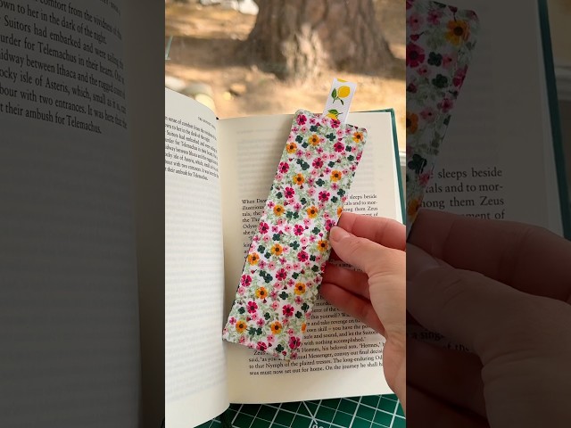 Let’s make a fabric bookmark! 📚 #sewing #sewingtips #sewingtutorial #sewinghacks #sew #sewingtricks