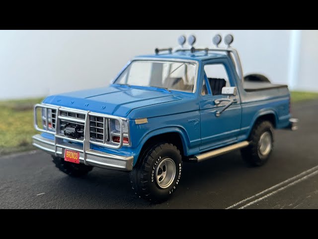 Building a Vintage Ford Bronco Model Kit (Monogram 1/32)