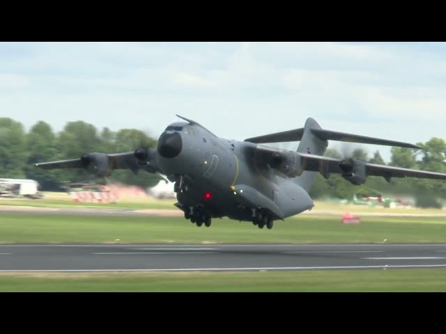 German Air Force - Airbus A400M Atlas LTG 62 In amazing maneuvers at Royal Air Tattoo RIAT 2024.