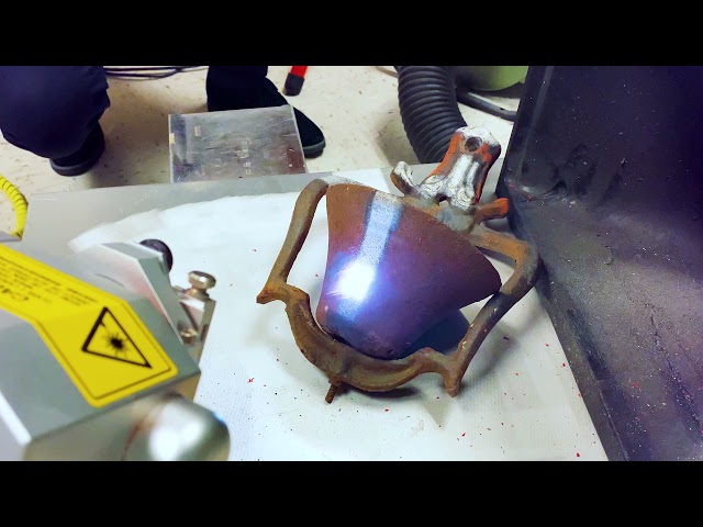 Removing Rust With a 200W Handheld Laser Cleaning Machine