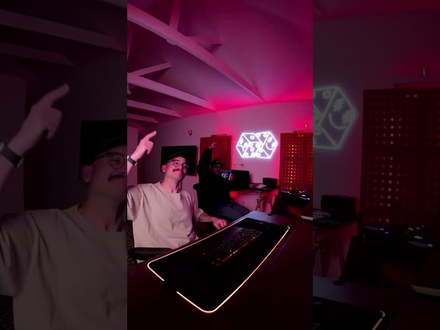 Throw yo hands in the AYER!!