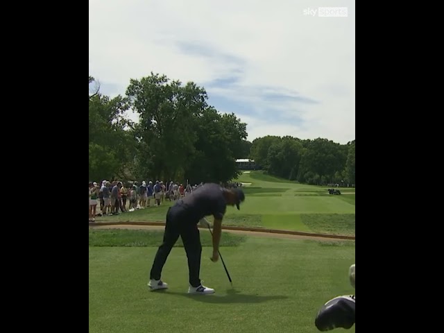 Gary Woodland tops tee shot on the ninth at the BMW Championship! 😮