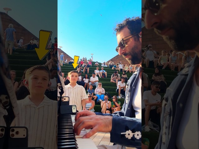 @TheBeatles - All You Need Is Love: AMAZING Flashmob in Liverpool !