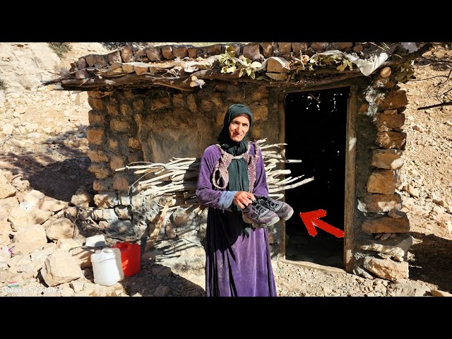 She Collects Firewood to Trade for Shoes | A Woman's Struggle to Survive Alone in the Mountains