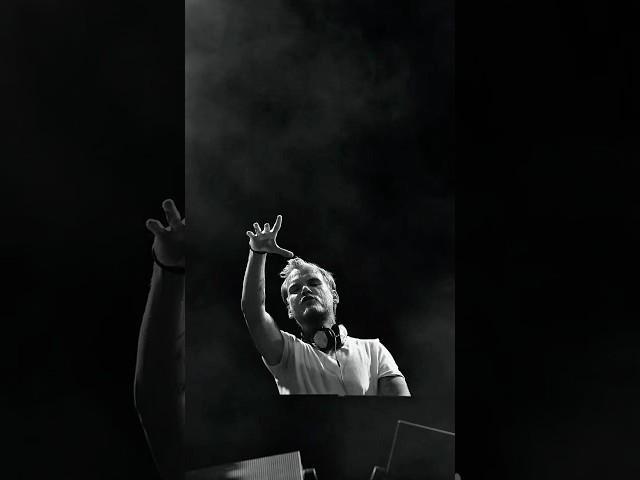 For 10th anniversary of Avicii’s final show, his crew uploaded an unseen footage from that night🤍