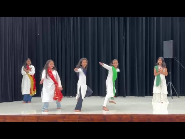 Des Rangeela performance by little kids -Indian patriotic song