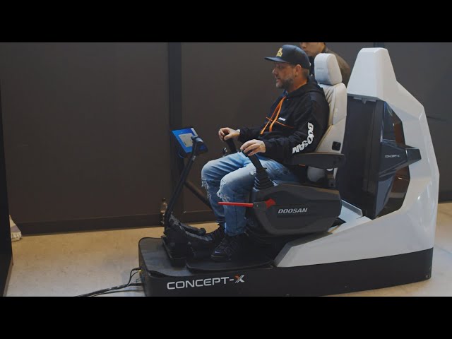 @pushysix tries the Hyundai Genuine (Hyundai Doosan Infracore) remote control station