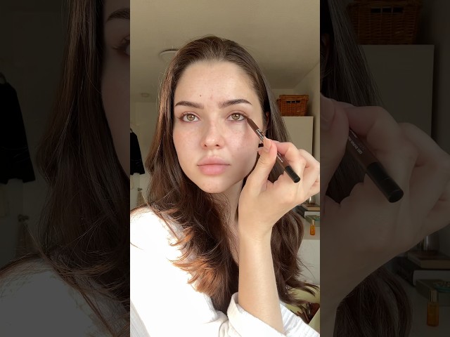 Eyeliner is back