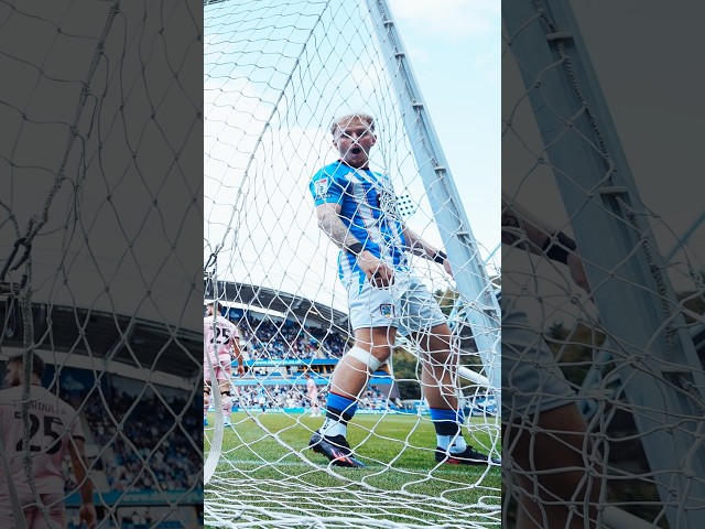 HOW'S HE DONE THAT ๐คฃ #htafc #football #efl