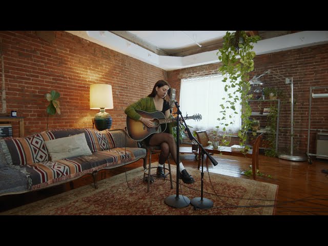 Lizzy McAlpine - ceilings (live acoustic)