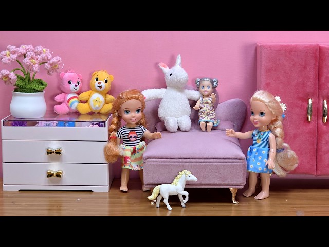 Unpacking Snowflake’s new room… She’s SO Picky! 😂 Elsa & Anna toddlers - Barbie dolls