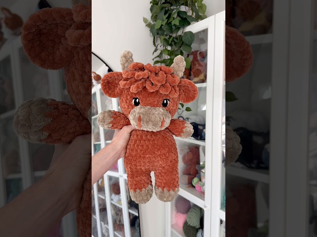 Crocheting a highland cow 🧶🍂 Pattern is my Standing Highland Cow Pattern #crochet #amigurumi