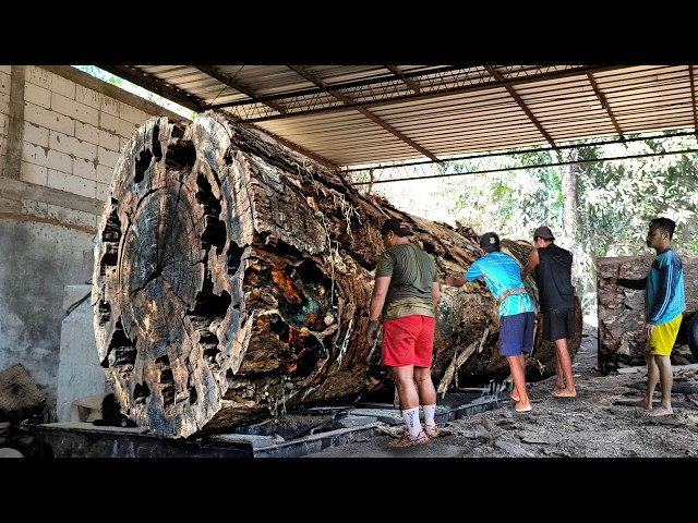 Traces of History in Ancient Wood‼️ A dramatic process of splitting old timber  Sawmill