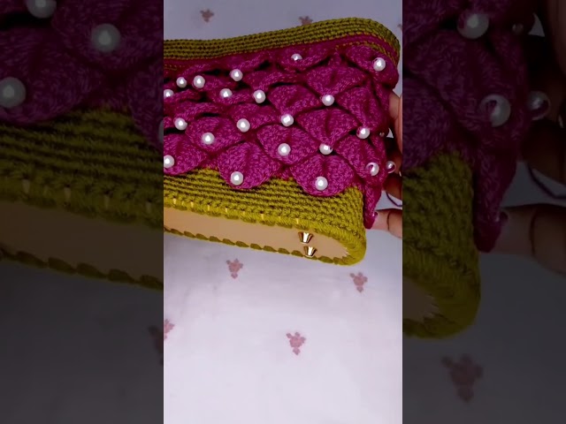"Trend Alert: Stunning Textured Crochet Purse with Beautiful Pearls!"