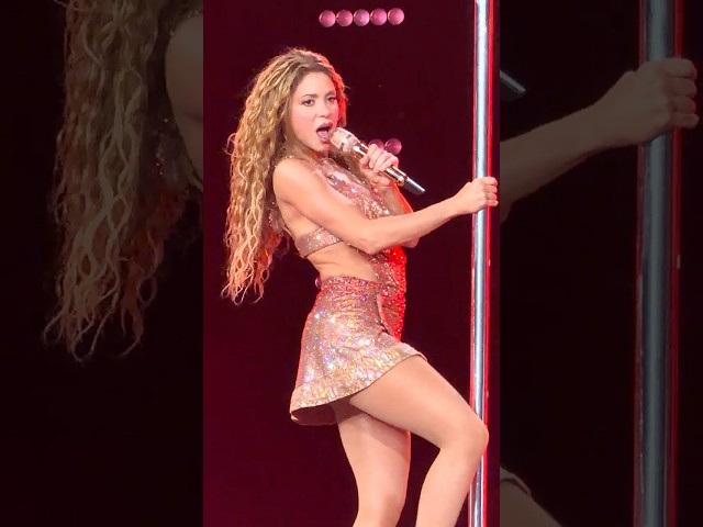 Shakira dances to Soltera in Atlantic City! (LMYNL Tour in Atlantic City, 7-25-26) (4K HDR HQ AUDIO)