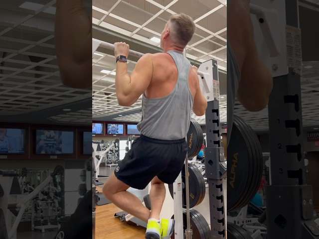 Pull-ups til failure - got 15 yesterday, not as strong today #pullups #bodybuilding #gym #training