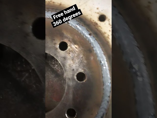 Welding new centres in tractor puller wheel rim. Free hand #agriculture #engineering #tractorpulling