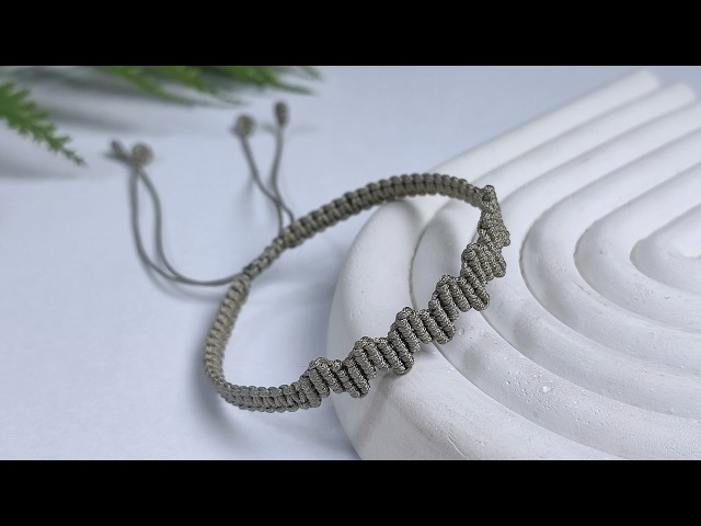 How to Square Knot Macrame Bracelet with Zigzag Pattern in the Center