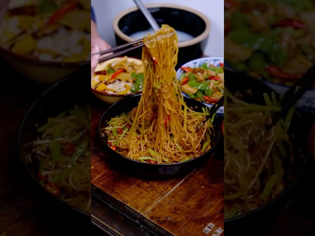 Spicy Garlic, Green Onion & Rice Noodles | Traditional Chinese Cooking