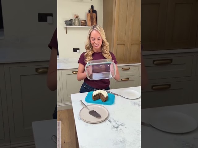 Storing left over cake hack! 🍰
