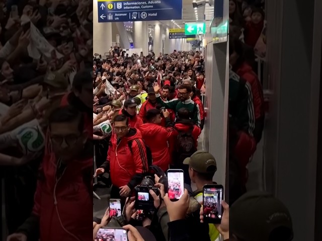 Vozinha MOBBED by fans as he arrives in Chile to join Colo Colo 🤯