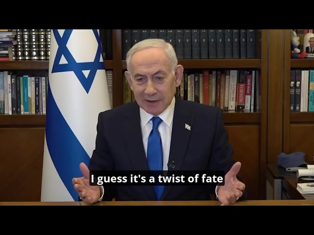 PM Netanyahu talks to Captain Smit Machchhar, of the flight from Dubai,