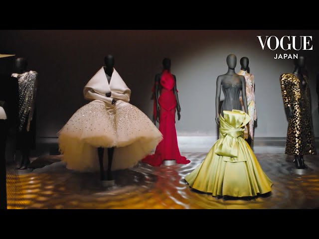 スキャパレリのクリエイティブ・ディレクターと巡る、歴代の衣装コレクション。| Objects of Affection | VOGUE JAPAN