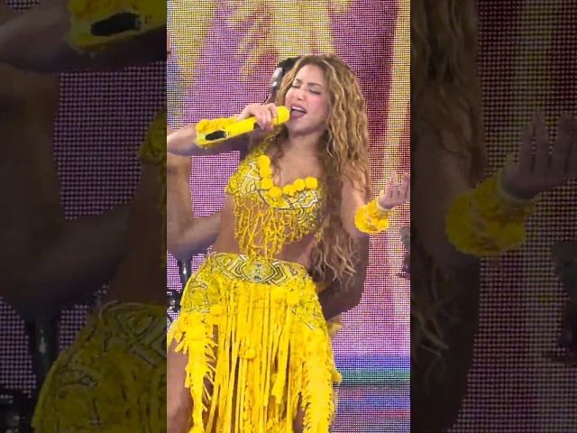 Shakira sings Waka Waka in Atlantic City! (LMYNL Tour in Atlantic City, 7-25-26) (4K HDR, HQ AUDIO)