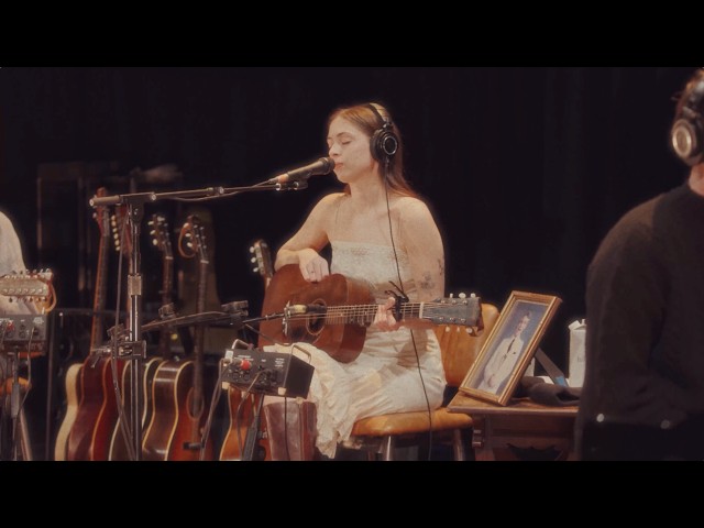 Lizzy McAlpine - Soccer Practice (Live From Cherry Lane Theatre)