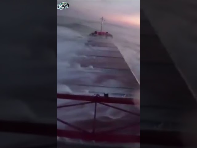 A Bulk Carrier hits Rough Waves