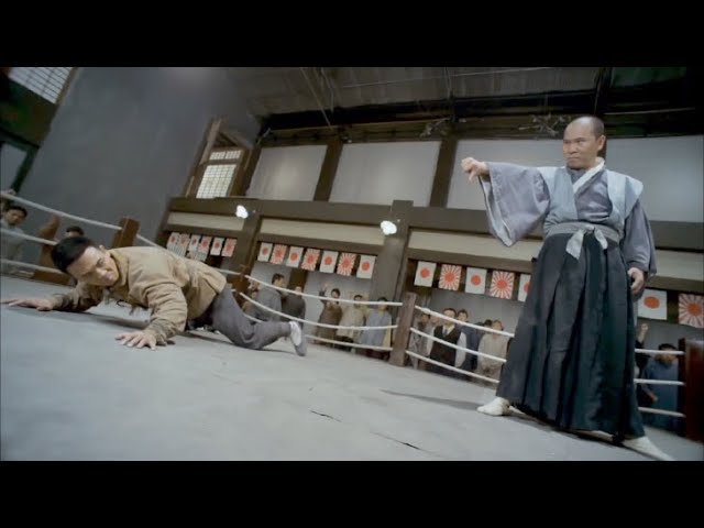 In the ring, the Chinese boy looked down on by the Japanese master has excellent leg skills.