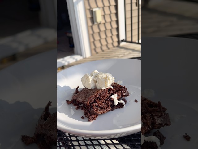Perfectly fudgy brownies 🤎